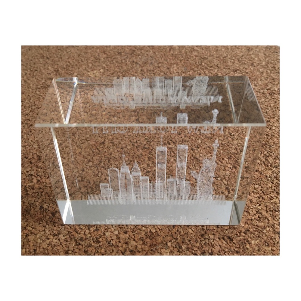 NYC Skyline 3D Glass Paperweight with Twin Towers - Picture 14 of 14